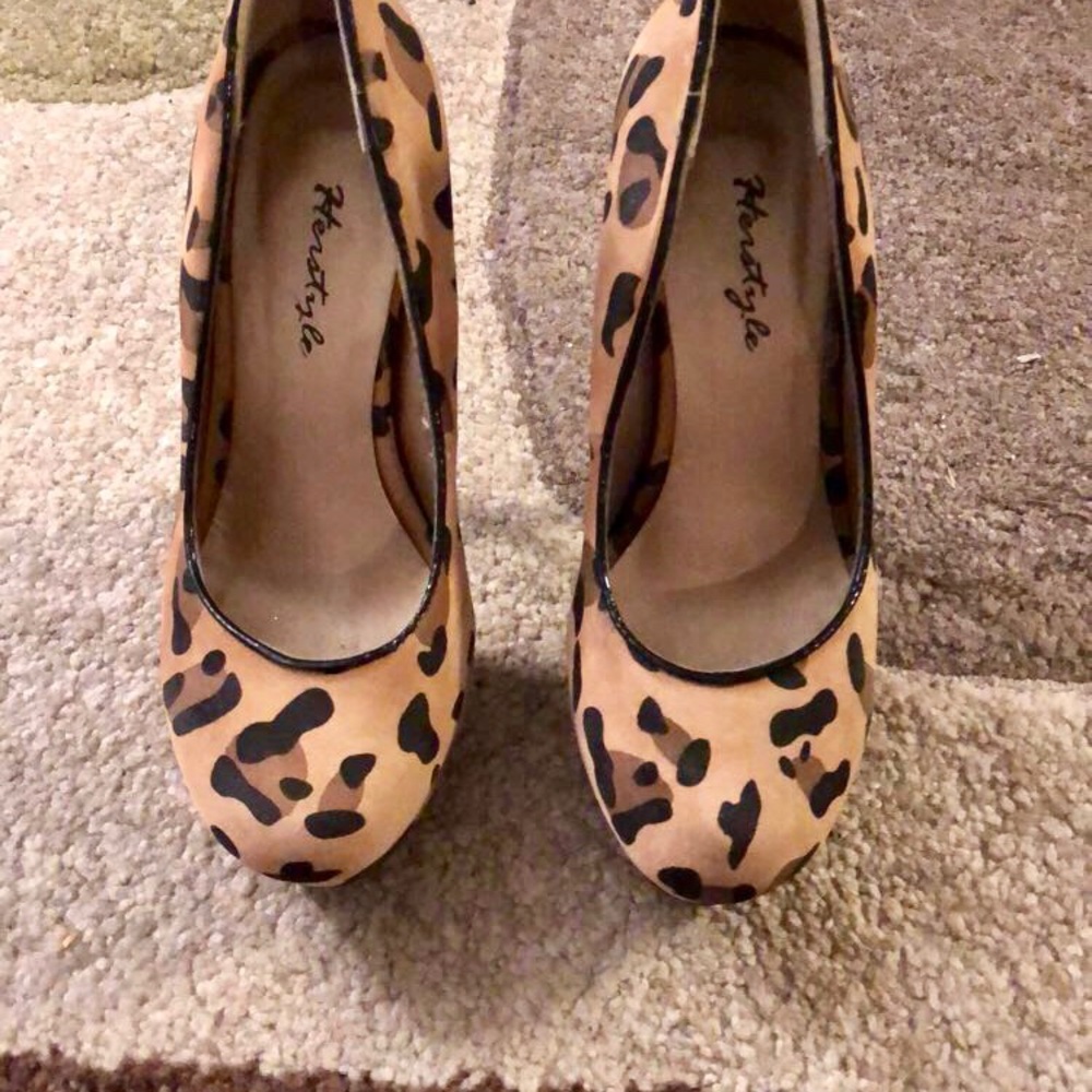 Leopard Heels 👠 - Picture 3 of 4